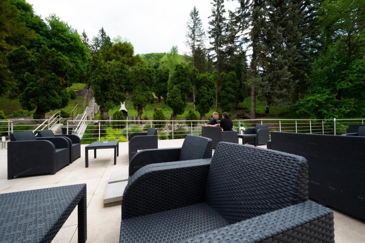 Hotel Dszsu Trencianske Teplice Ngoại thất bức ảnh