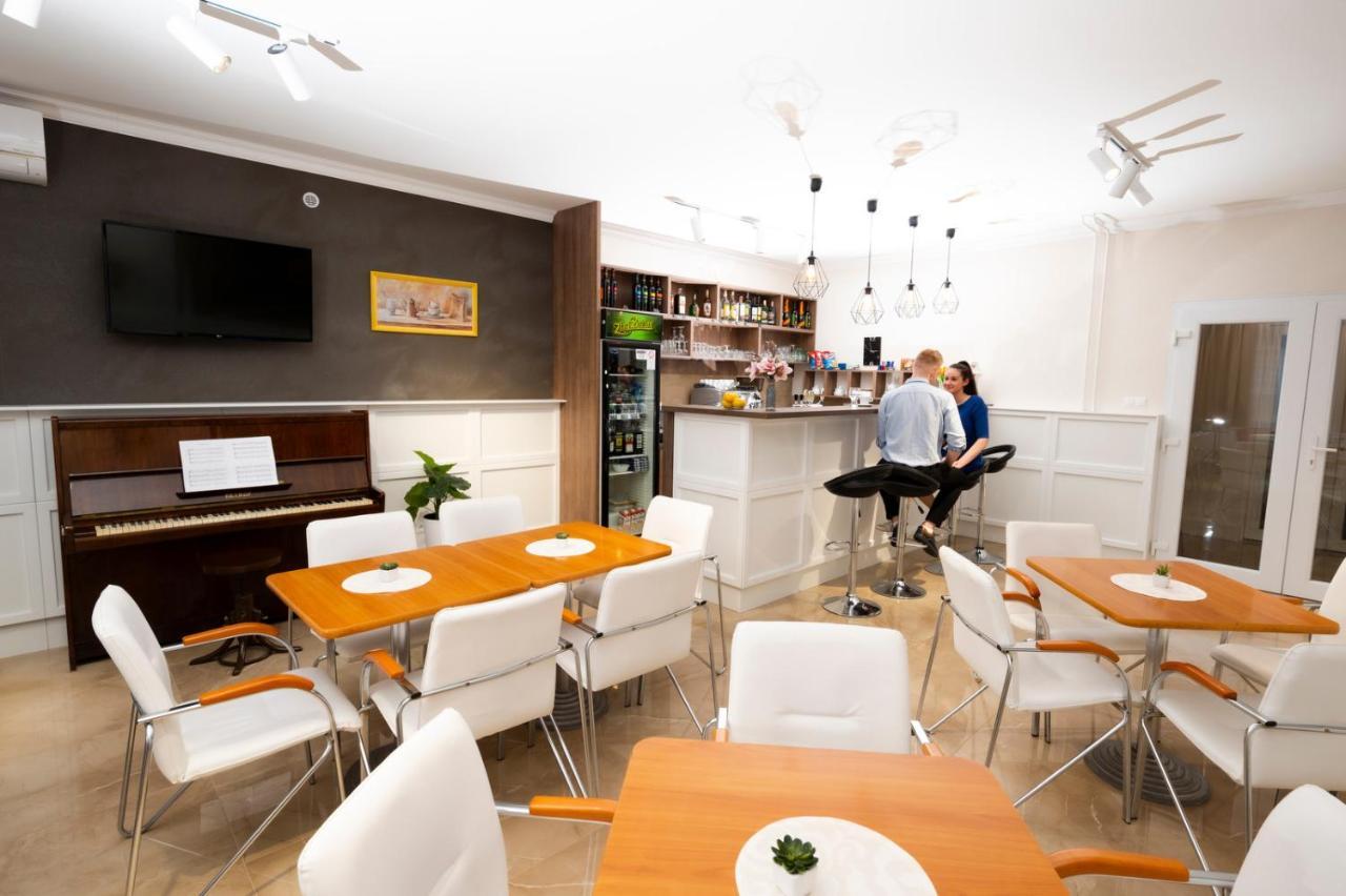 Hotel Dszsu Trencianske Teplice Ngoại thất bức ảnh